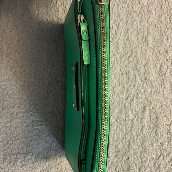 Kate Spade green wristlet. Excellent used condition - Picture 10 of 10